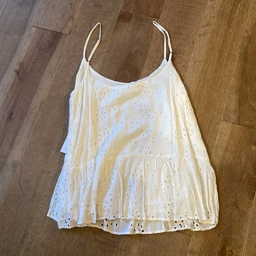 Eyelet Cami - Picture 2 of 4